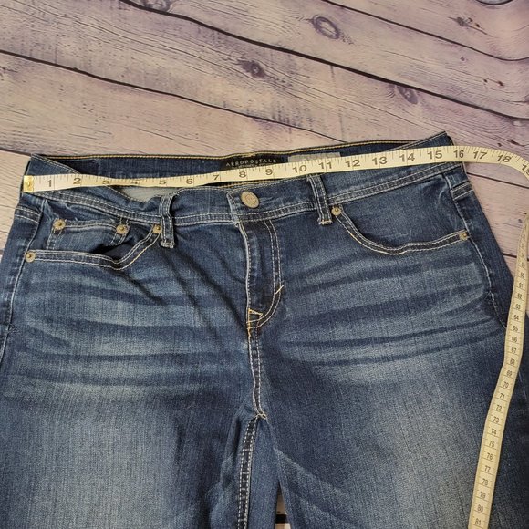 Aeropostale Boot Cut Short Jeans Size 12 - Picture 5 of 6